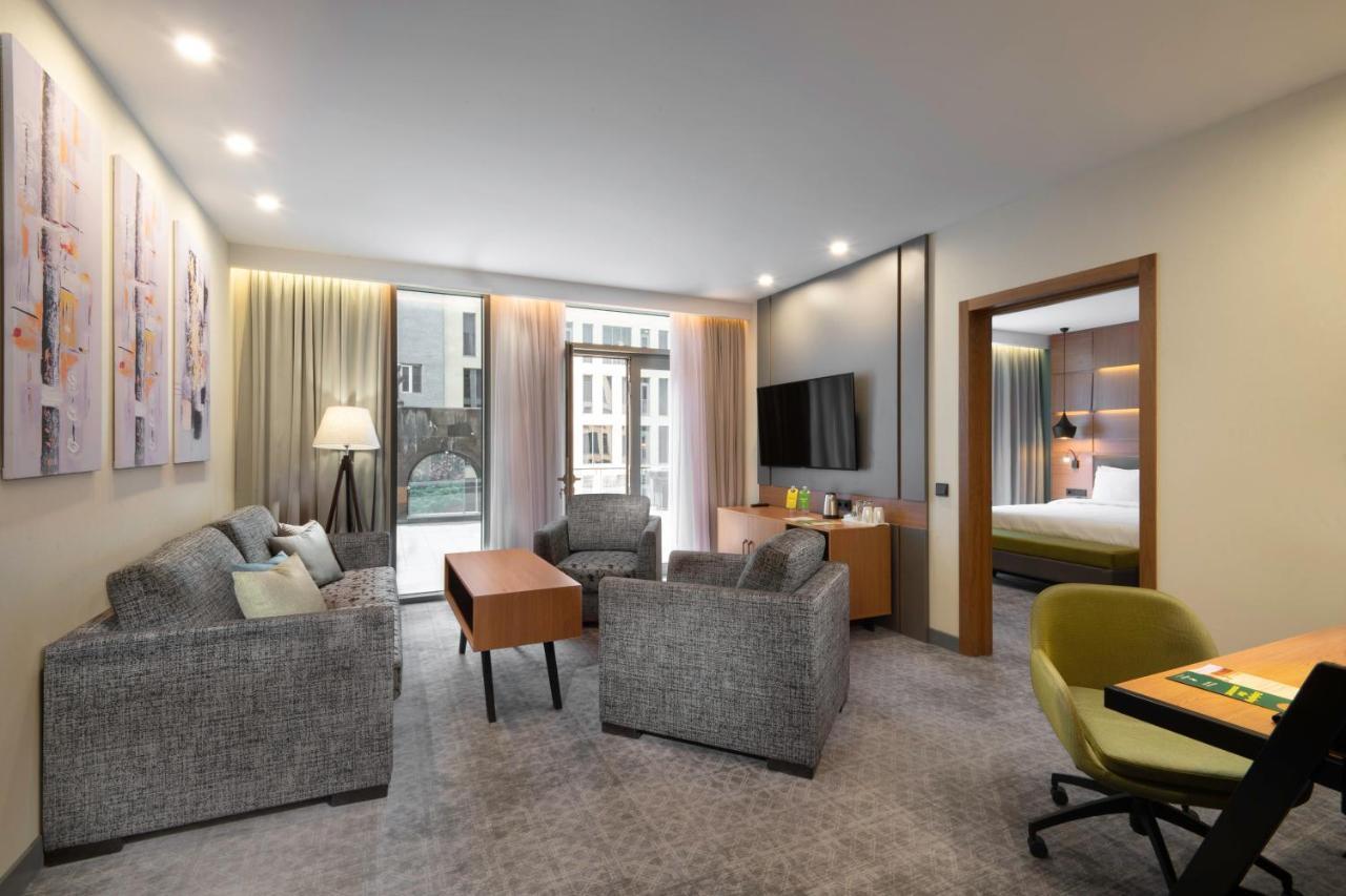 Holiday Inn Yerevan - Republic Square By Ihg Zewnętrze zdjęcie